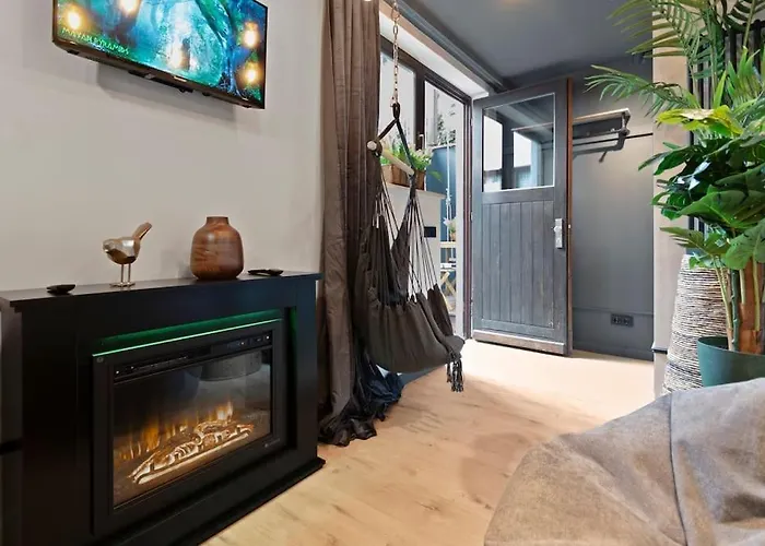 Flatista Homes - Jungle House
